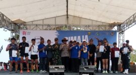 Semarak HUT ke-81 Kemerdekaan RI hadir di Pantai Cimaja.