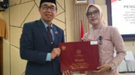 Sebanyak 81 PNS di lingkungan Pemerintah Kabupaten Sukabumi menerima tanda kehormatan Satyalancana.