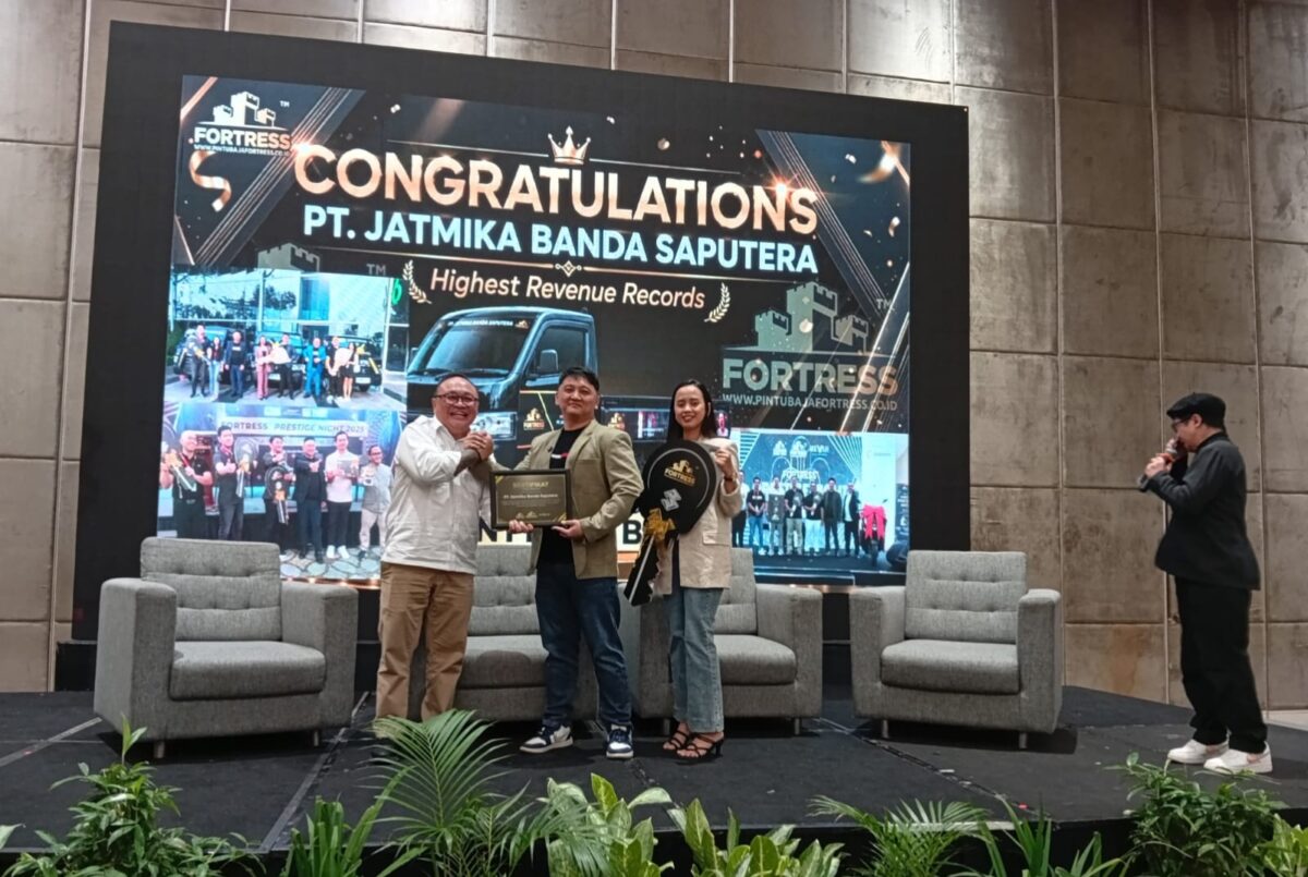 Penghargaan tersebut diserahkan langsung dalam ajang BuildNext One Day Exhibition 2026 