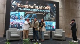 Penghargaan tersebut diserahkan langsung dalam ajang BuildNext One Day Exhibition 2026 