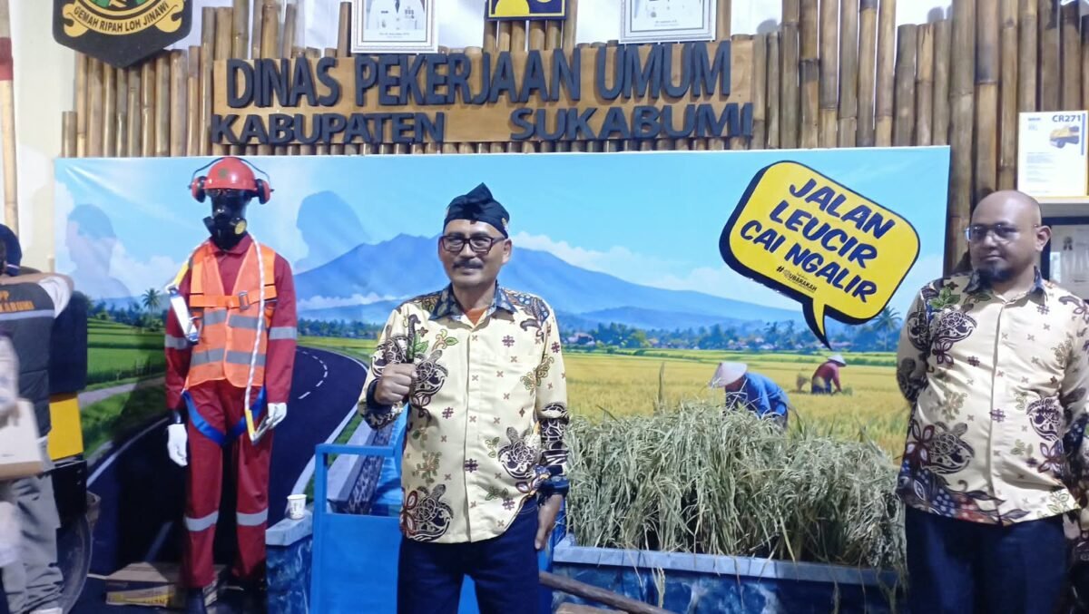 Kadis PU Uus saat berada di Stand Expo Palabuhanratu
