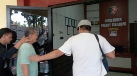 Terduga berinisial TIP menjalani pemeriksaan di ruang Perlindungan Perempuan dan Anak (PPA) Polres Sukabumi,