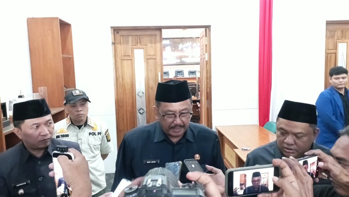 Bupati Sukabumi H. Asep Japar.