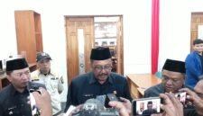 Bupati Sukabumi H. Asep Japar.