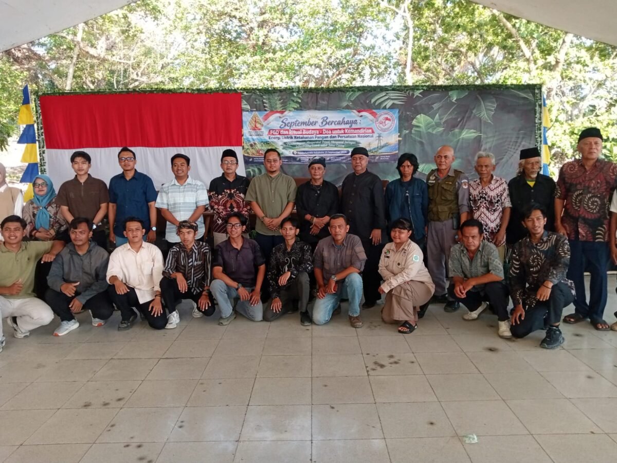 Ratusan petani dan berbagai elemen masyarakat berkumpul di Inna Samudera Beach Hotel,