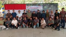 Ratusan petani dan berbagai elemen masyarakat berkumpul di Inna Samudera Beach Hotel,