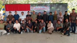 Ratusan petani dan berbagai elemen masyarakat berkumpul di Inna Samudera Beach Hotel,