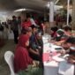 Ratusan warga Desa Sirnarasa, Kecamatan Cikakak,