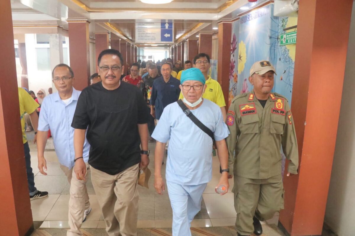 Bupati Sukabumi H. Asep Japar