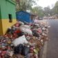 Tumpukan sampah yang meluber di sejumlah TPS kawasan wisata Karang Hawu,