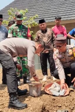 Polisi Sukabumi Ini Bikin Salut! Dari Gadaikan SK Hingga Bangun Pesantren Mobile