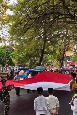 Puncak HSN 2026 di Palabuhanratu Meriah, Ribuan Peserta Ikuti Kirab Bendera Merah Putih 100 Meter